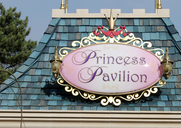 Cocktails in Teacups Disney Life Travel Parenting Blog 5 Must Dos at Disneyland Paris Princess Pavilion