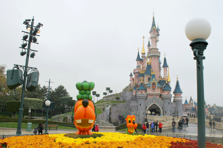 Cocktails in Teacups Disney Life Travel Parenting Blog 6 Things I Love About Autumn at Disneyland Paris halloween