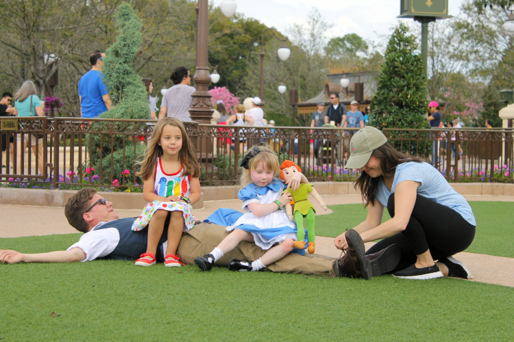 cocktails-in-teacups-disney-life-travel-parenting-blog-10-things-i-must-do-while-at-walt-disney-world-hub-grass-2