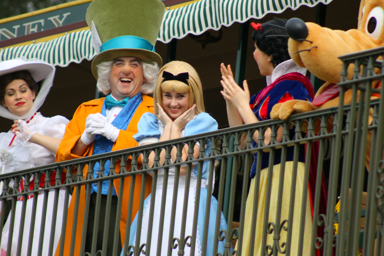 cocktails-in-teacups-disney-life-travel-parenting-blog-10-things-i-must-do-while-at-walt-disney-world-welcome-show