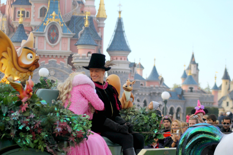 cocktails-in-teacups-disney-life-travel-parenting-blog-things-im-looking-forward-to-doing-in-disneyland-paris-january-2017-magic-on-parade